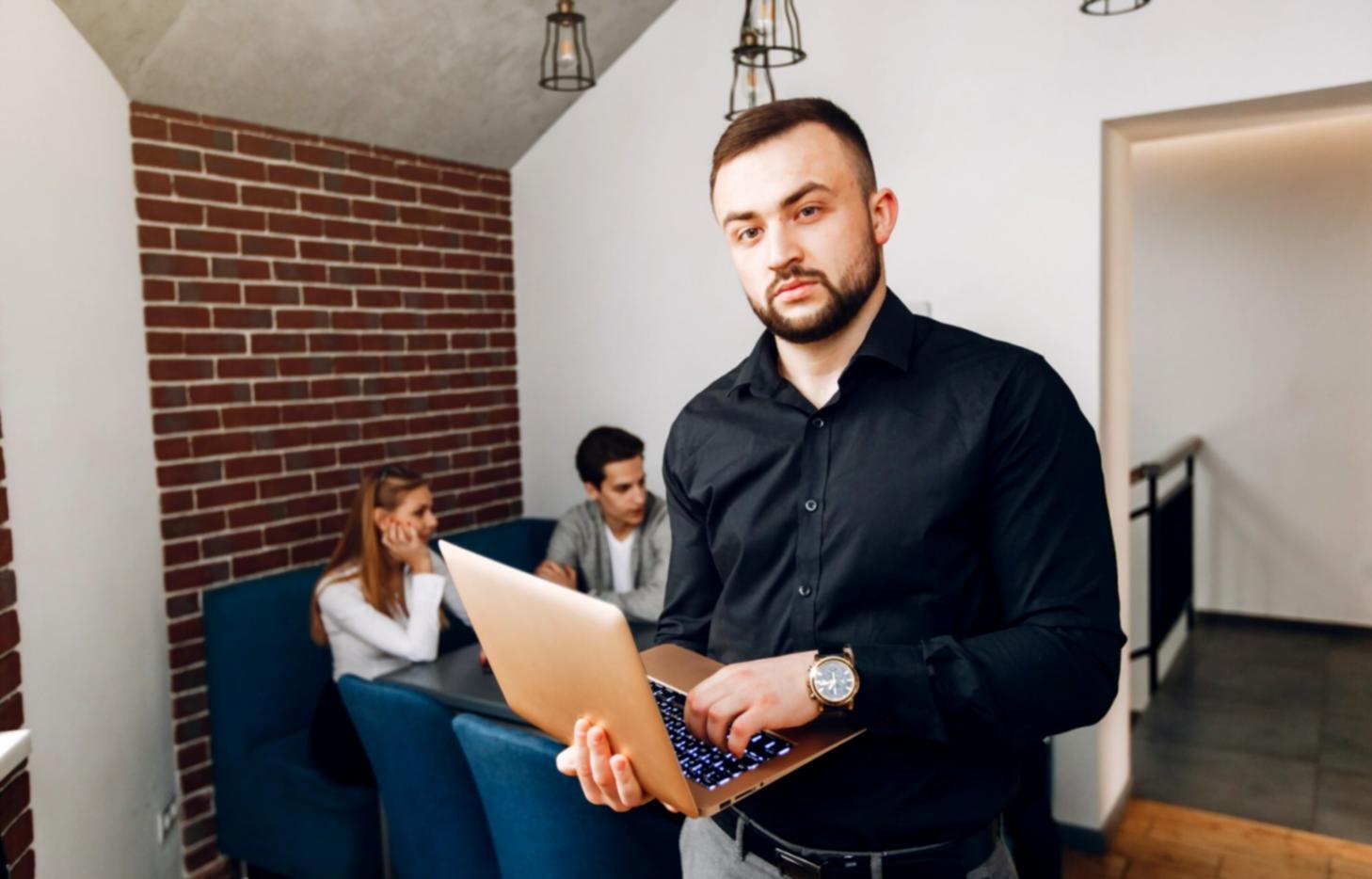 Méthodologie d'analyse financière et études de marché